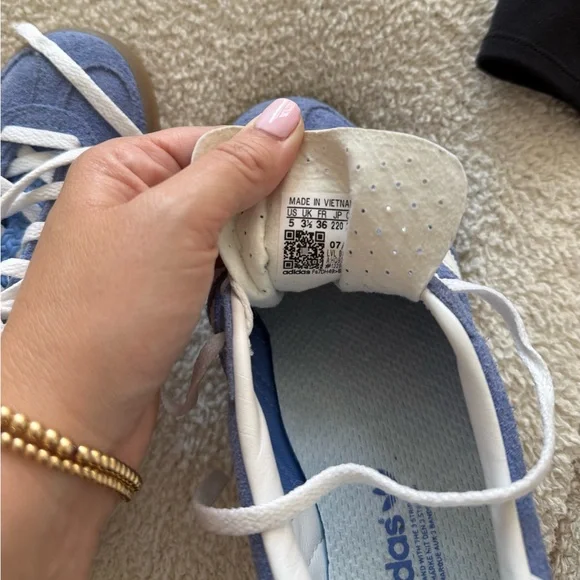 Women’s blue adidas sneakers - Picture 3 of 4